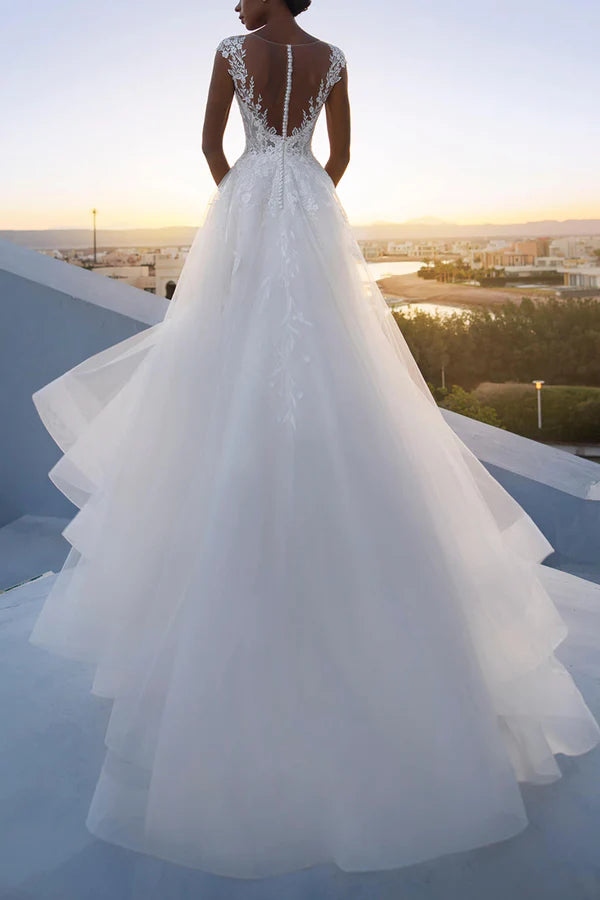 Abito da sposa in stile rurale con colletto illusione e pizzo decalcomania